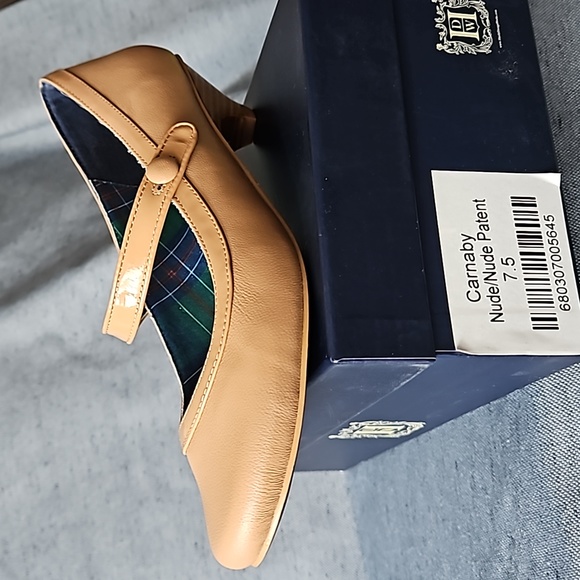 Nude leather round toe kitten heels size 7.5 - Picture 9 of 10